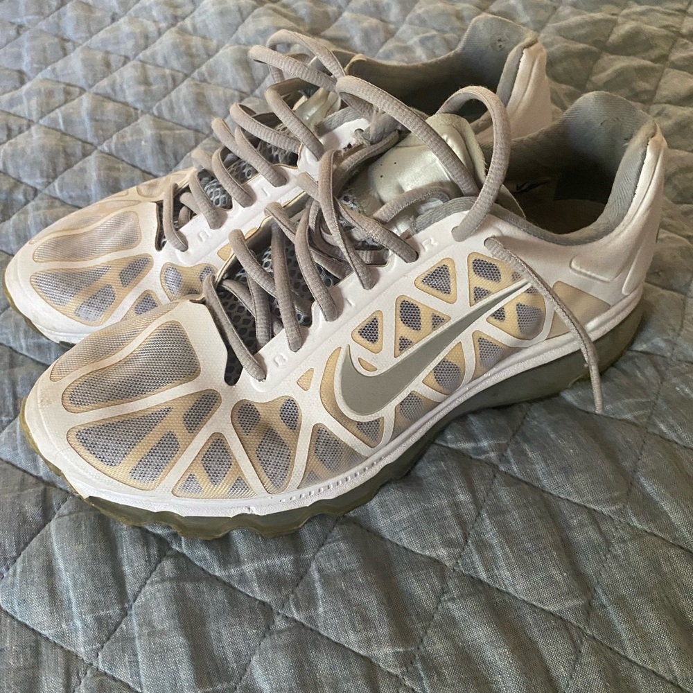 Nike AirMax size 9.5